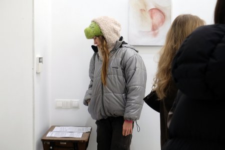 poszukiwanie drugiej połówki pestki, cięcie | fot. Weronika Kocewiak