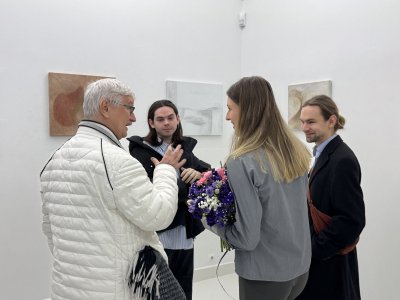 poszukiwanie drugiej połówki pestki, cięcie | fot. Weronika Kocewiak