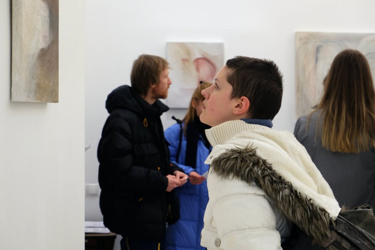 poszukiwanie drugiej połówki pestki, cięcie | fot. Weronika Kocewiak